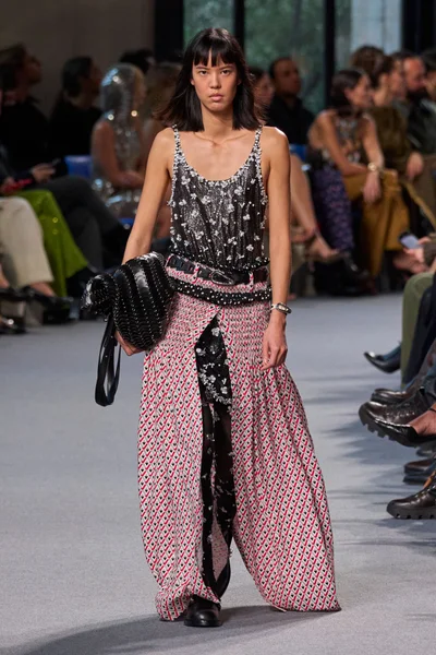 Look 28